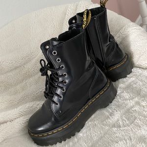 Dr. Martens Jadon